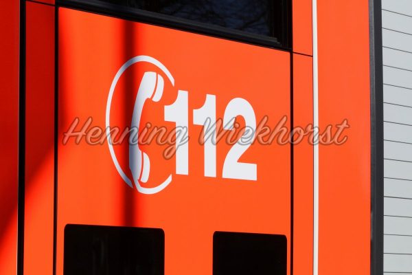 112 Notruf auf Feuerwehrwagen - ImageShop