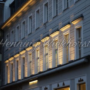Abendliche Fenster in der Stadt - ImageShop