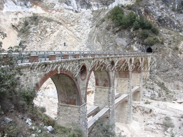 Brücke im Gebirge - ImageShop
