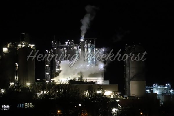 Chemiefabrik im Dunkeln - ImageShop