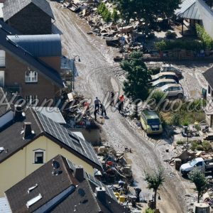 Das Aufräumen in Dernau hat begonnen (3 Tage n. d. Flut) - ImageShop