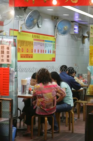 Eine der vielen Gar-Küchen in Wan Chai - ImageShop