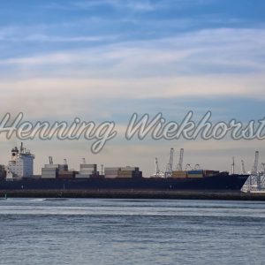 Frachtschiff im Hafen - ImageShop