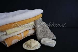 Handtuch und Waschlappen und Seife mit Bürste - ImageShop