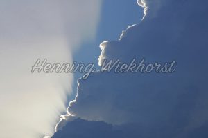 Helle und dunkle Wolken - ImageShop