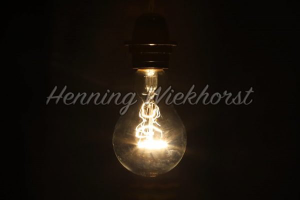 Leuchtende Glühbirne - ImageShop