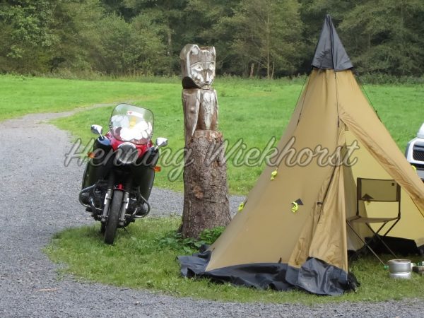 Motorrad und Zelt - ImageShop