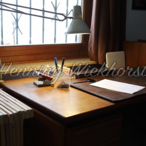 Office-Tisch vor Fenster - ImageShop