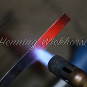 Rot-glühender Stahl unter Flamme - ImageShop