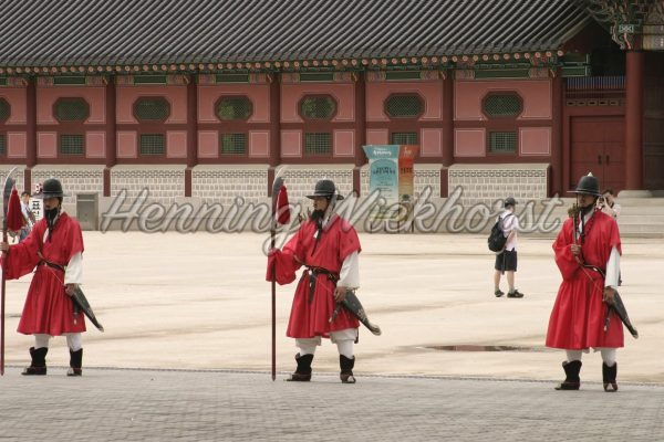 Soldaten der Wache des Palastes von Seoul - ImageShop