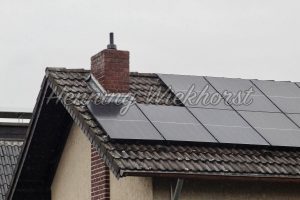 Sonnenenergiekollektoren auf dem Dach - ImageShop