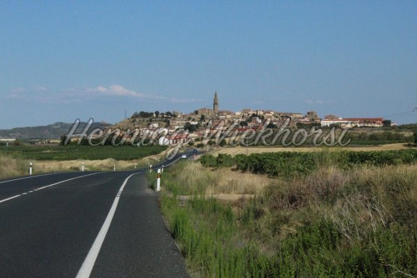 Straße zu einer Stadt in Spanien - ImageShop