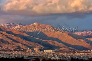 Teheran mit Berg und Himmel - ImageShop