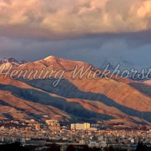 Teheran mit Berg und Himmel - ImageShop