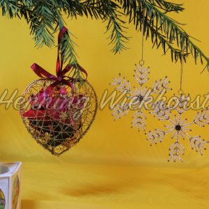 Weihnachtliche Kerze unterm Baum - ImageShop